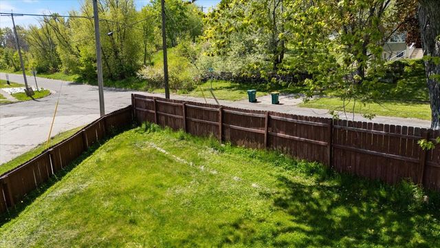 5911 Elinor St, Duluth, MN 55807