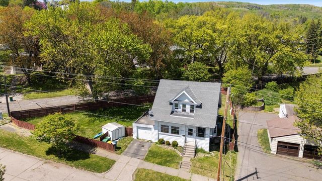 5911 Elinor St, Duluth, MN 55807