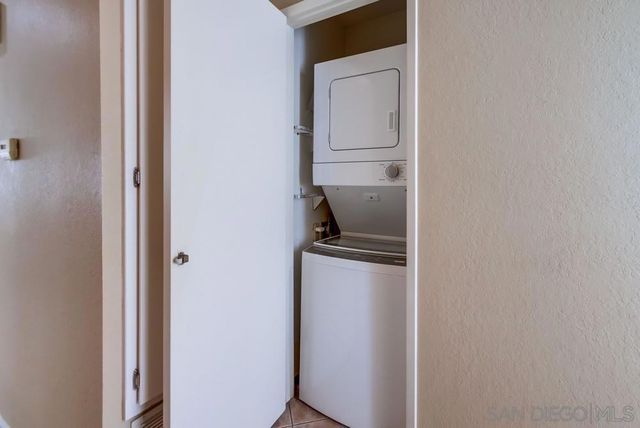 4044 Crystal Dawn Ln 203, San Diego, CA 92122