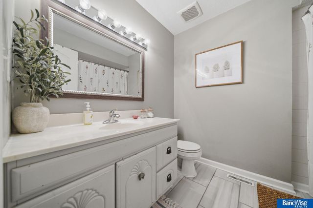 5001 S 65th Street, Lincoln, NE 68516