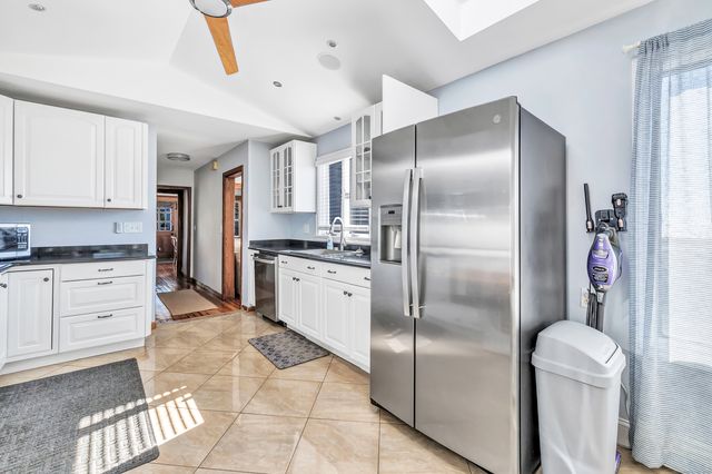 12 East Avenue, West Haven, CT 06516