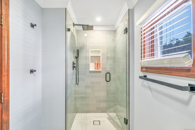 12 East Avenue, West Haven, CT 06516