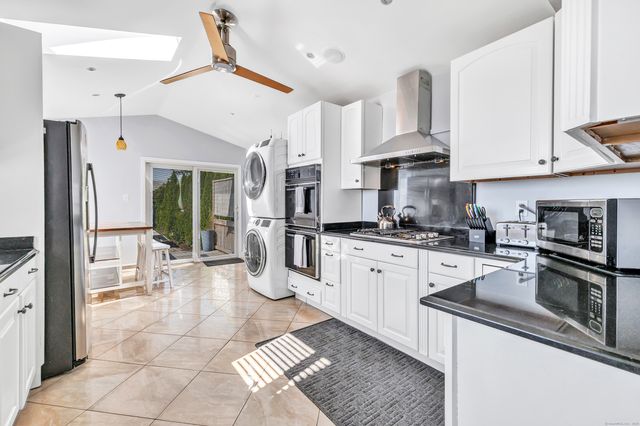 12 East Avenue, West Haven, CT 06516