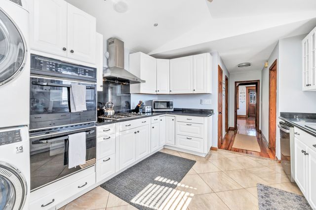 12 East Avenue, West Haven, CT 06516