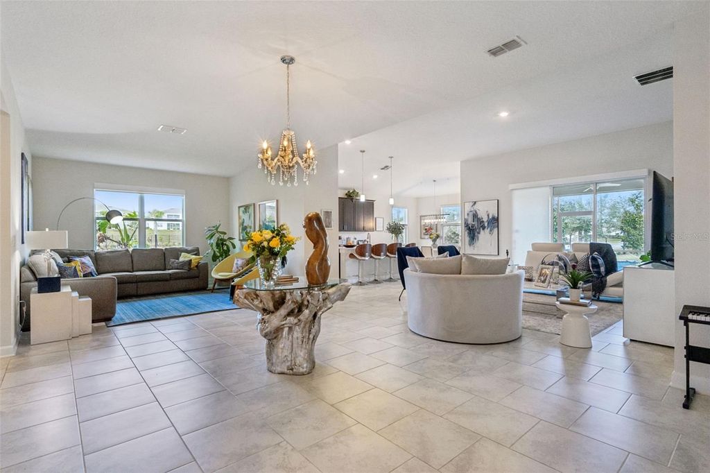 Image 9 of property listing at 8999 CROQUET COURT, Davenport, FL 33896