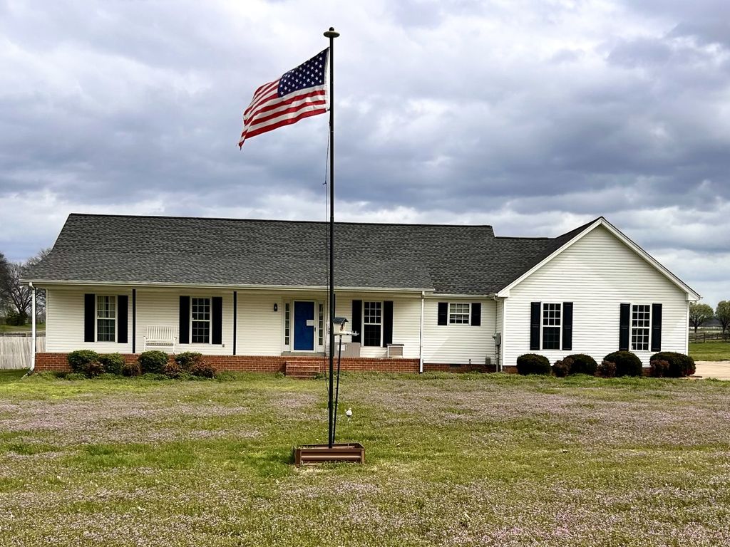 766 Rock Springs Rd, Castalian Springs, TN 37031