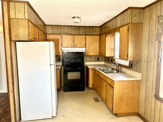 623 Limestone Ave, Lewisburg, TN 37091