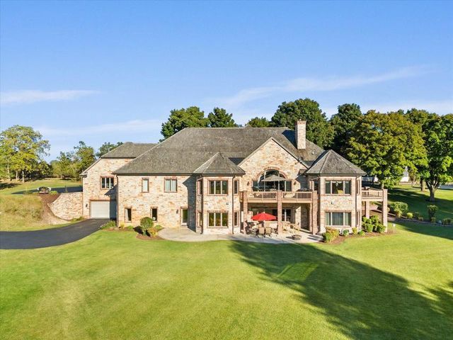 3790 Sherman ROAD, Slinger, WI 53086
