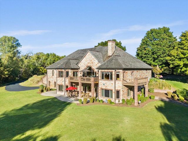3790 Sherman ROAD, Slinger, WI 53086