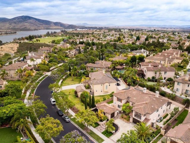 1352 N Paradise Ridge, Chula Vista, CA 91915