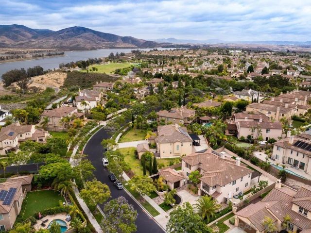 1352 N Paradise Ridge, Chula Vista, CA 91915