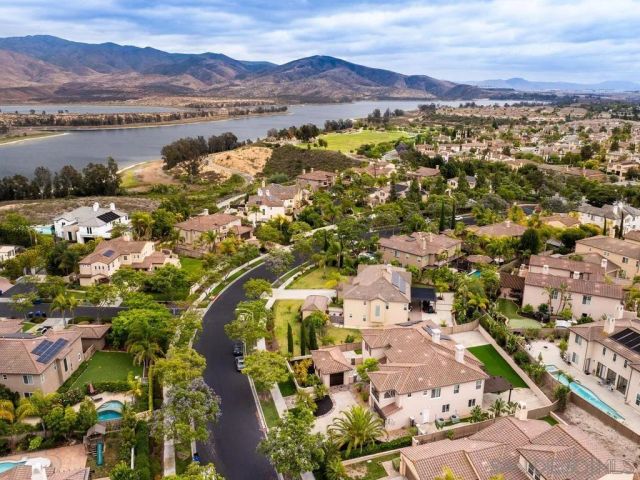 1352 N Paradise Ridge, Chula Vista, CA 91915