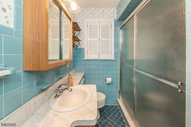 48 Center Ct, Garfield City, NJ 07026