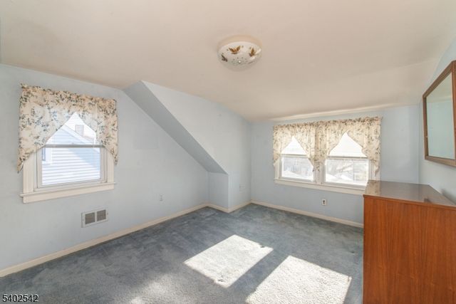 48 Center Ct, Garfield City, NJ 07026