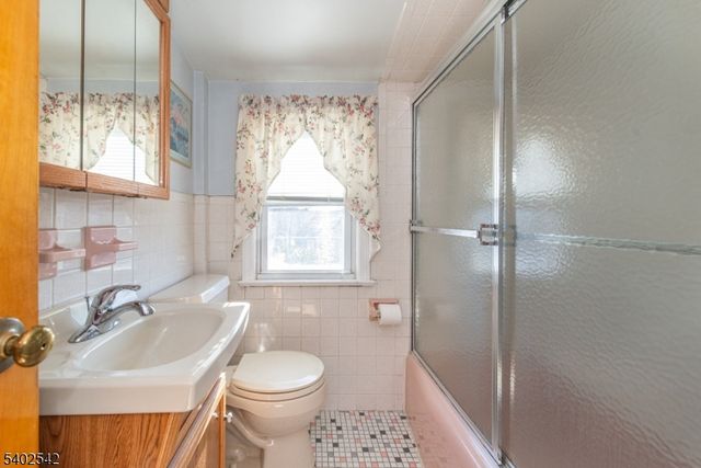 48 Center Ct, Garfield City, NJ 07026