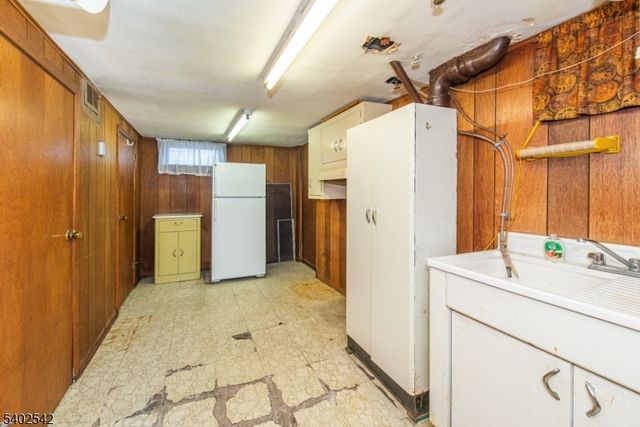 48 Center Ct, Garfield City, NJ 07026