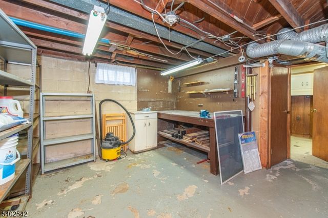 48 Center Ct, Garfield City, NJ 07026