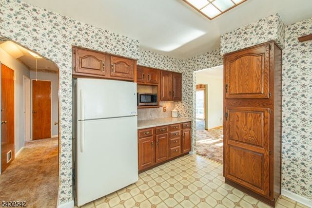 48 Center Ct, Garfield City, NJ 07026