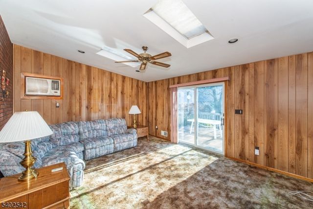 48 Center Ct, Garfield City, NJ 07026