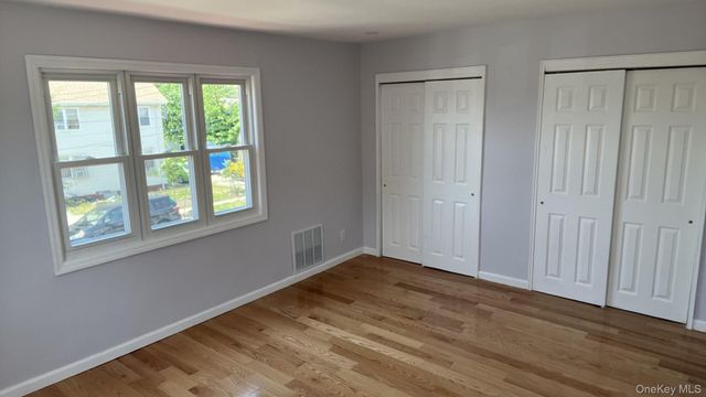 104-35 186th Street, Saint Albans, NY 11412