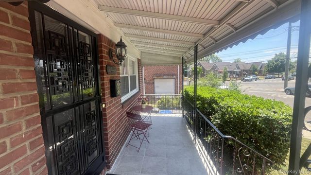 104-35 186th Street, Saint Albans, NY 11412