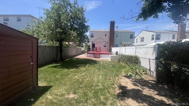 104-35 186th Street, Saint Albans, NY 11412