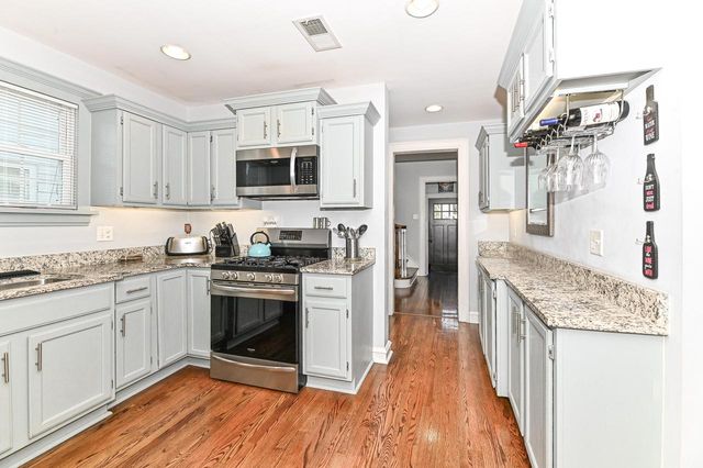 520 74th STREET, Kenosha, WI 53143