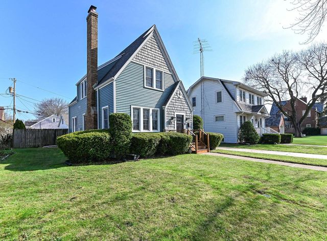520 74th STREET, Kenosha, WI 53143