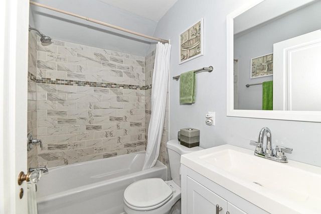 520 74th STREET, Kenosha, WI 53143