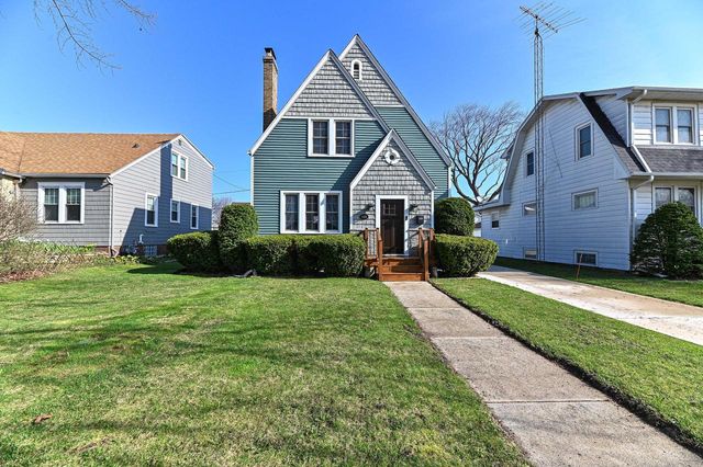 520 74th STREET, Kenosha, WI 53143