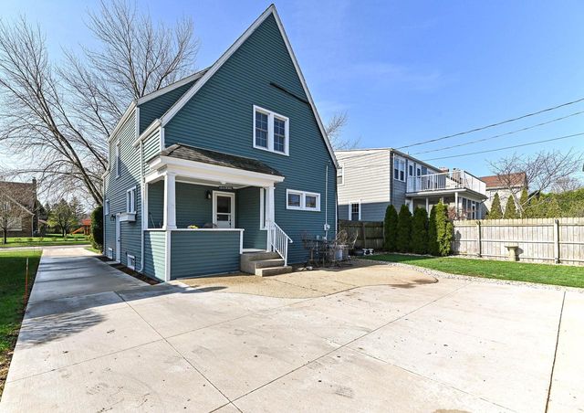 520 74th STREET, Kenosha, WI 53143