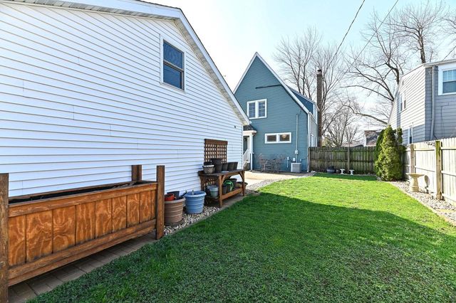 520 74th STREET, Kenosha, WI 53143