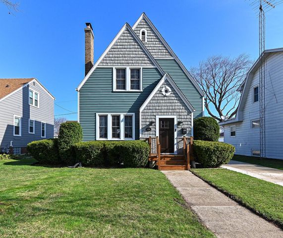 520 74th STREET, Kenosha, WI 53143