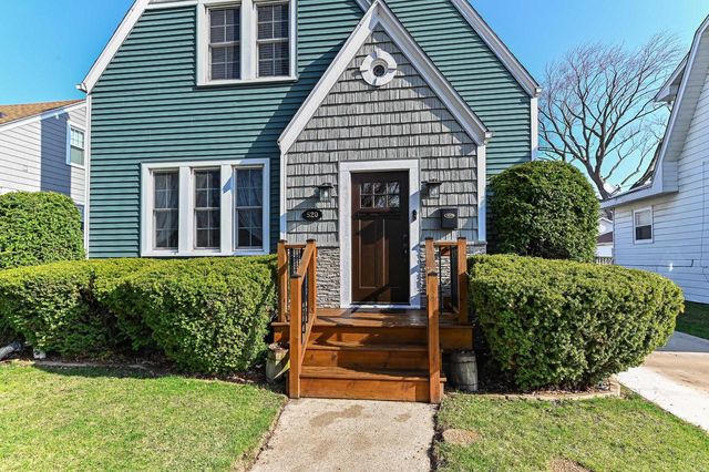 520 74th STREET, Kenosha, WI 53143