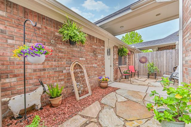 3318 Silverbrook Lane, Pearland, TX 77584