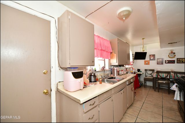 9511 CHARLESTON Street, El Paso, TX 79924