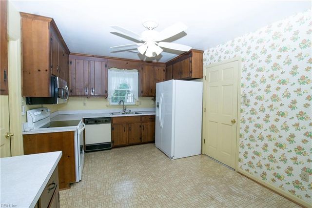 56 Wendfield CIR, Newport News, VA 23601