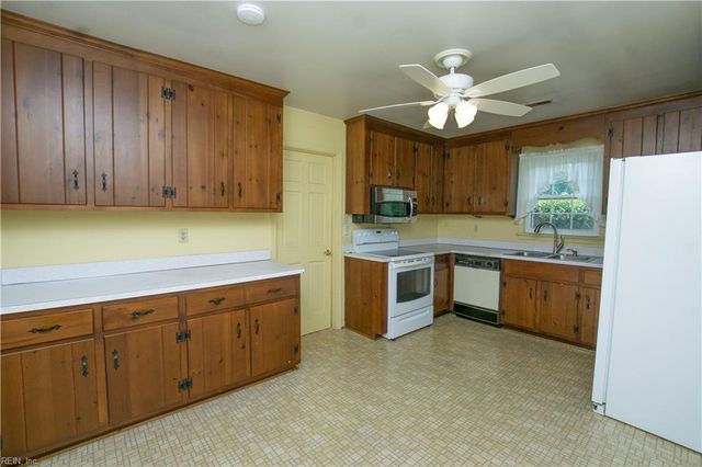 56 Wendfield CIR, Newport News, VA 23601