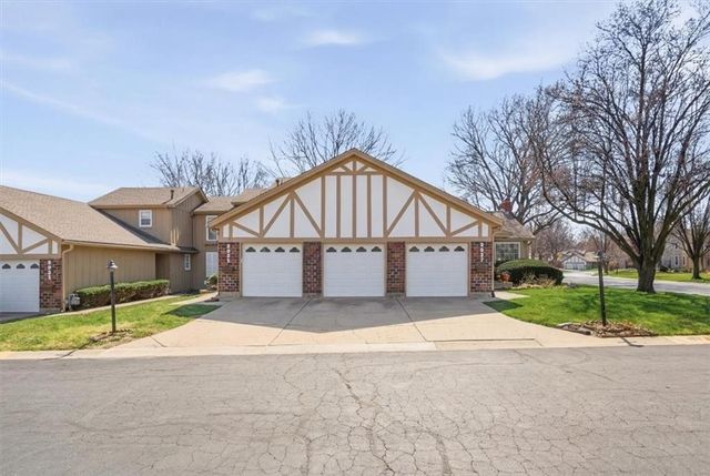 9985 Edelweiss Circle, Merriam, KS 66203