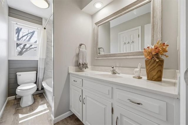 9985 Edelweiss Circle, Merriam, KS 66203