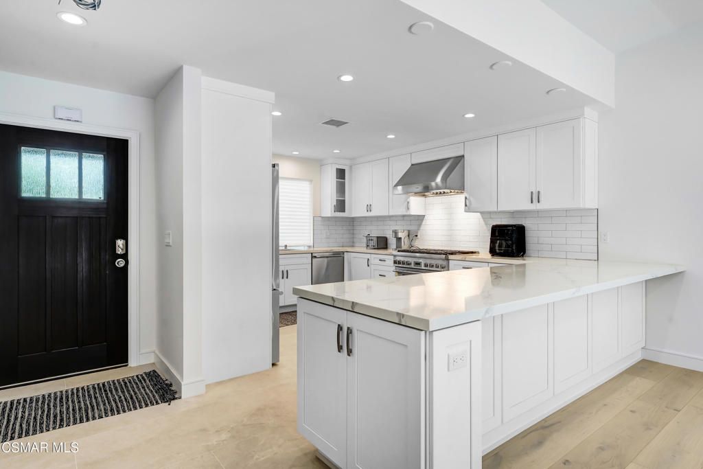 Image 2 of property listing at 2718 Licia Place, Simi Valley, CA 93065