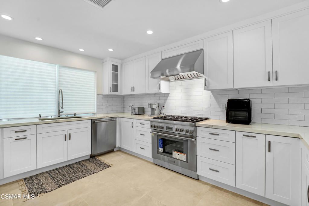 Image 4 of property listing at 2718 Licia Place, Simi Valley, CA 93065