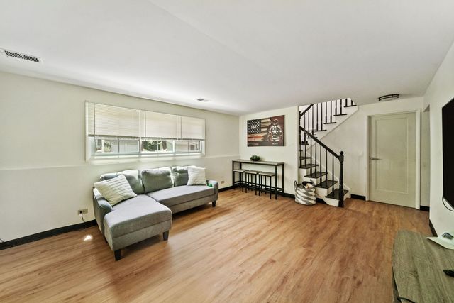 2516 Jackson Drive, Woodridge, IL 60517