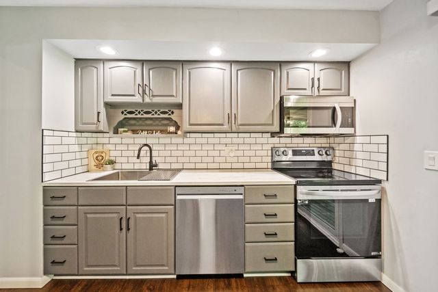 2516 Jackson Drive, Woodridge, IL 60517