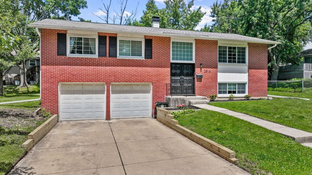 2516 Jackson Drive, Woodridge, IL 60517