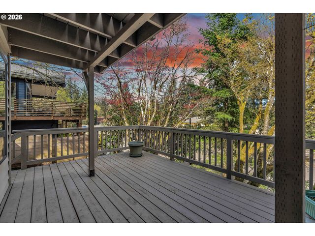 2005 CARRIAGE Way, West Linn, OR 97068