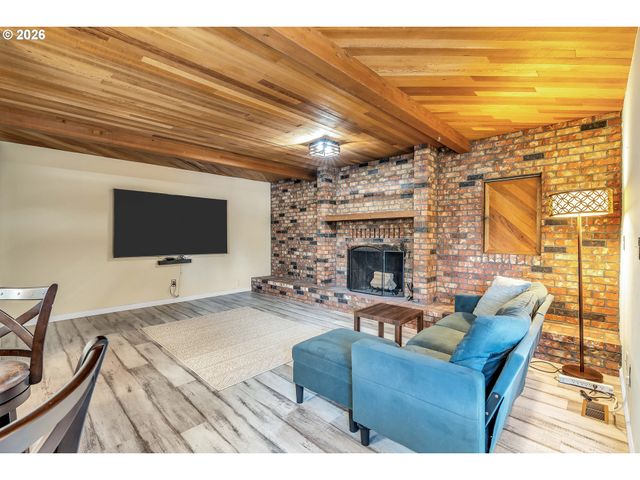 2005 CARRIAGE Way, West Linn, OR 97068