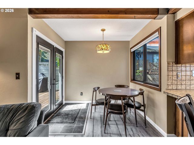 2005 CARRIAGE Way, West Linn, OR 97068