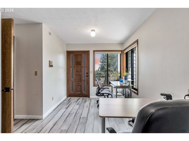 2005 CARRIAGE Way, West Linn, OR 97068