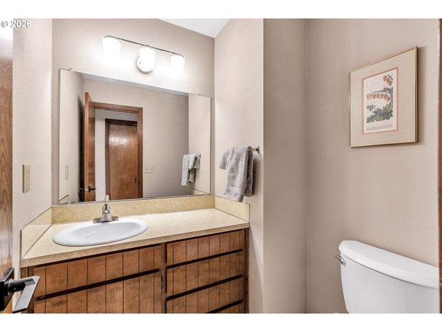 2005 CARRIAGE Way, West Linn, OR 97068